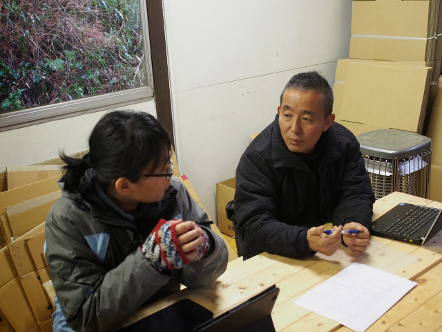 松田さんと話す窪さん